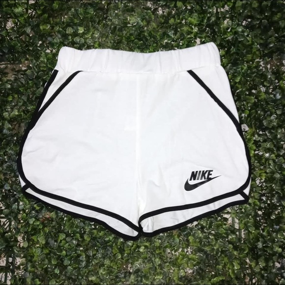 Nike , adiddas  and Tommy Hilfiger clothes - Picture 2 of 6